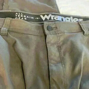 Wrangler men’s All Terrain -X- Gear 5 pocket pants size 40x30 dark moss green